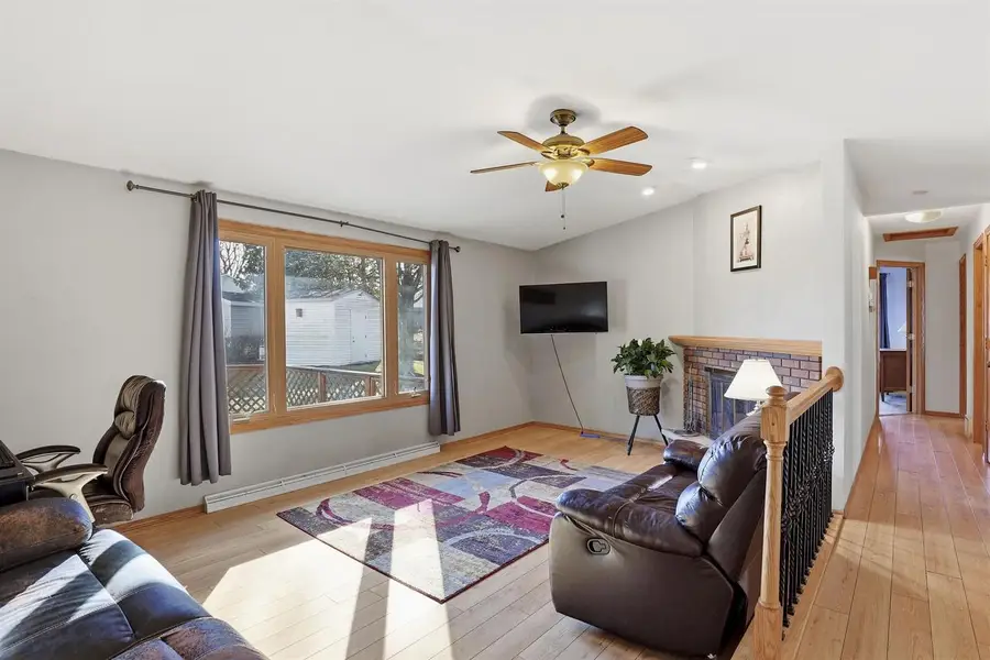 907 E FLORIDA AVENUE, Appleton, WI 54911 - #3