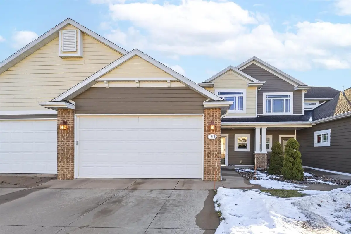 1713 OAK HOLLOW LANE, Neenah, WI 54956 - #1