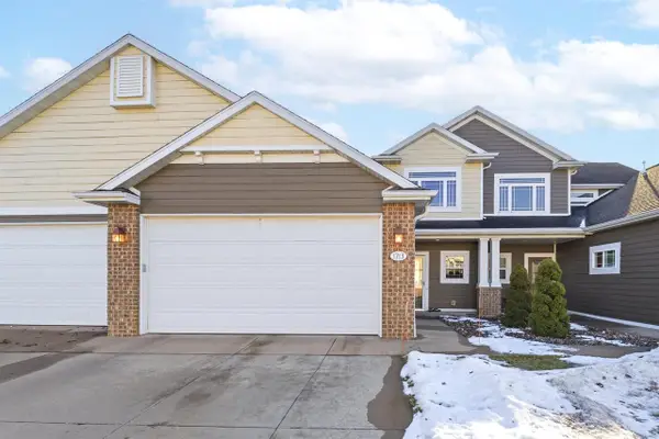 1713 OAK HOLLOW LANE, Neenah, WI 54956