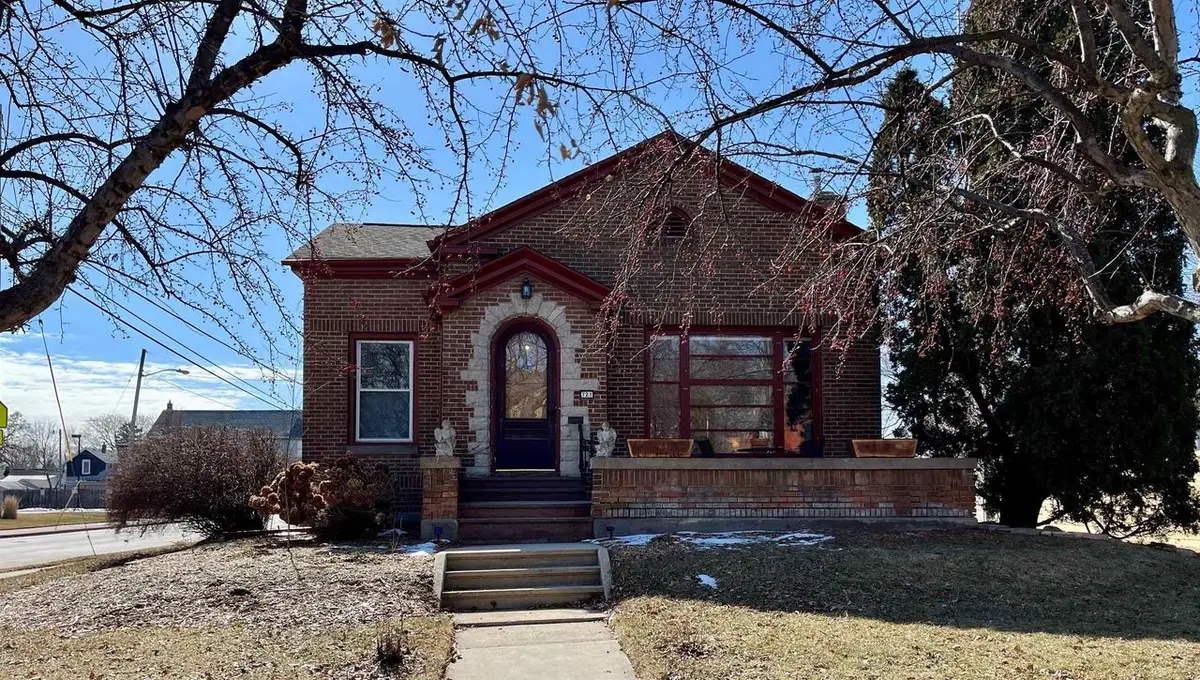 721 WASHINGTON AVENUE, Oshkosh, WI 54901 - #1