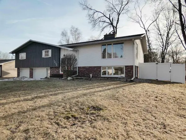 1635 BIRCHWOOD DRIVE, Green Bay, WI 54304