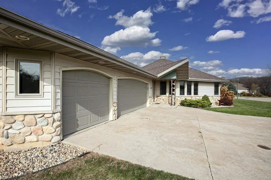 1690 GATEWAY MEADOWS LANE, Neenah, WI 54956 - #2