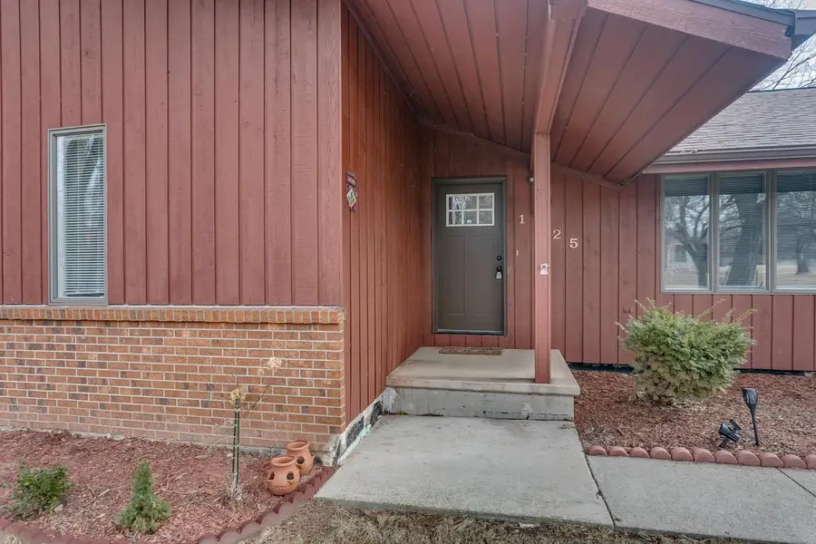 1025 GREENDALE COURT, Menasha, WI 54952 - #3