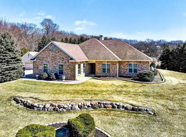 5565 APPLEWOOD COURT, Hartford, WI 53027