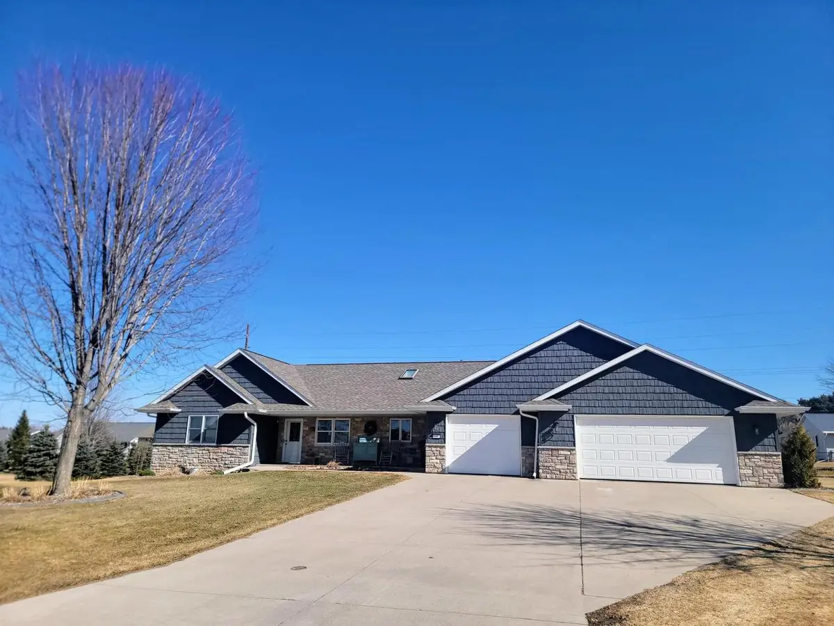 1503 NORTH STAR COURT, New London, WI 54961 - #1