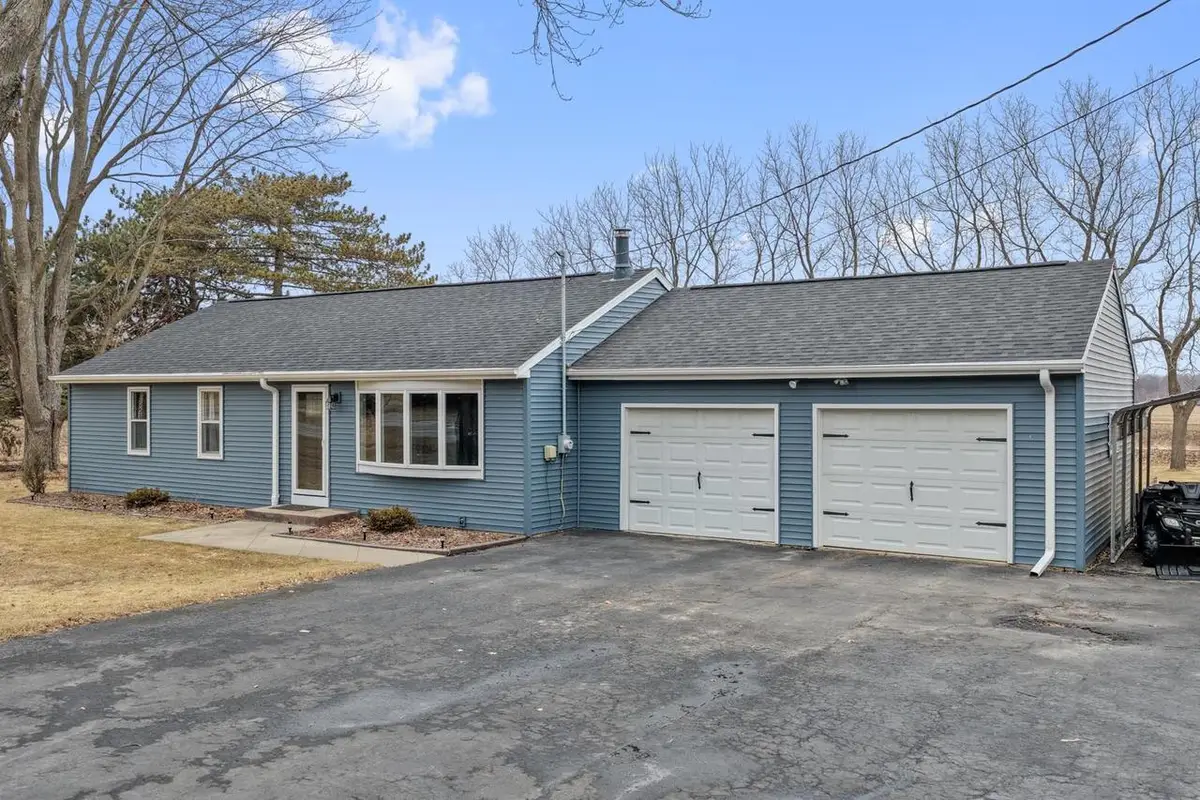 W3866 COUNTY RD S, Appleton, WI 54913 - #1