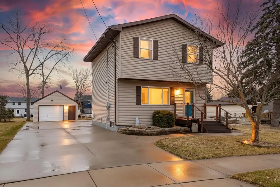 137 GRUENWALD AVENUE, Neenah, WI 54956 - #3