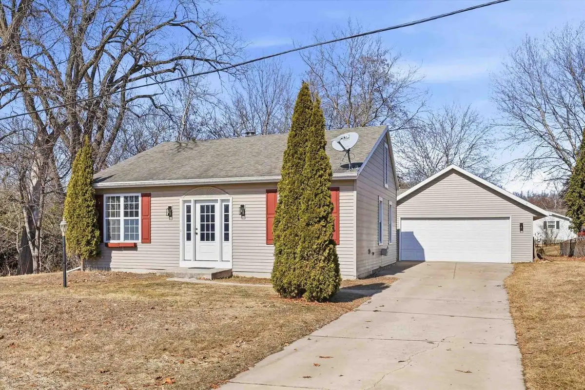 2305 HILLSIDE LANE, Green Bay, WI 54302 - #1