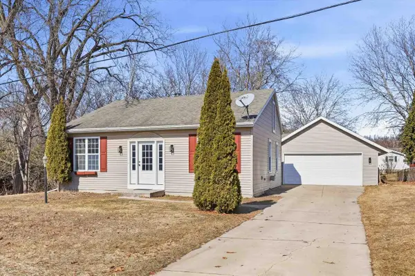 2305 HILLSIDE LANE, Green Bay, WI 54302