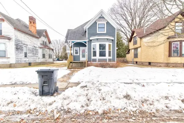 813 6TH AVENUE, Menominee, MI 49858