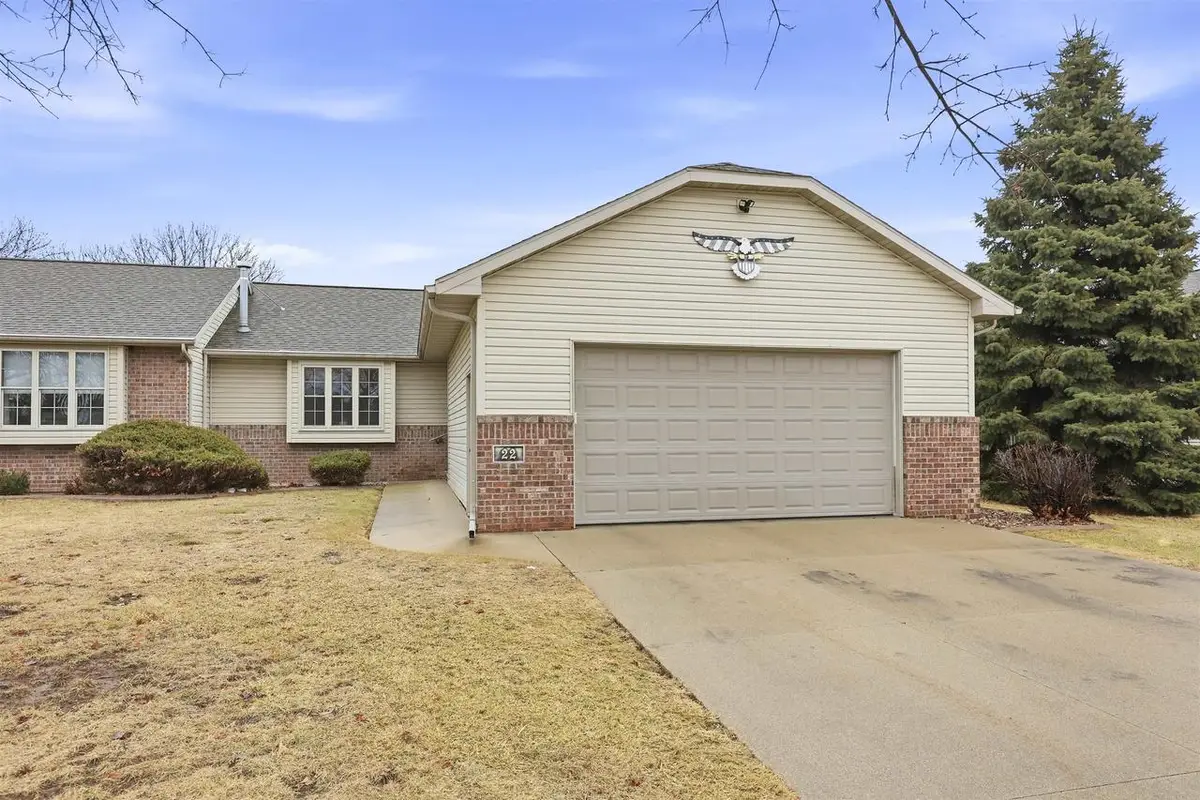 22 SPENCER VILLAGE COURT, Appleton, WI 54914 - #1