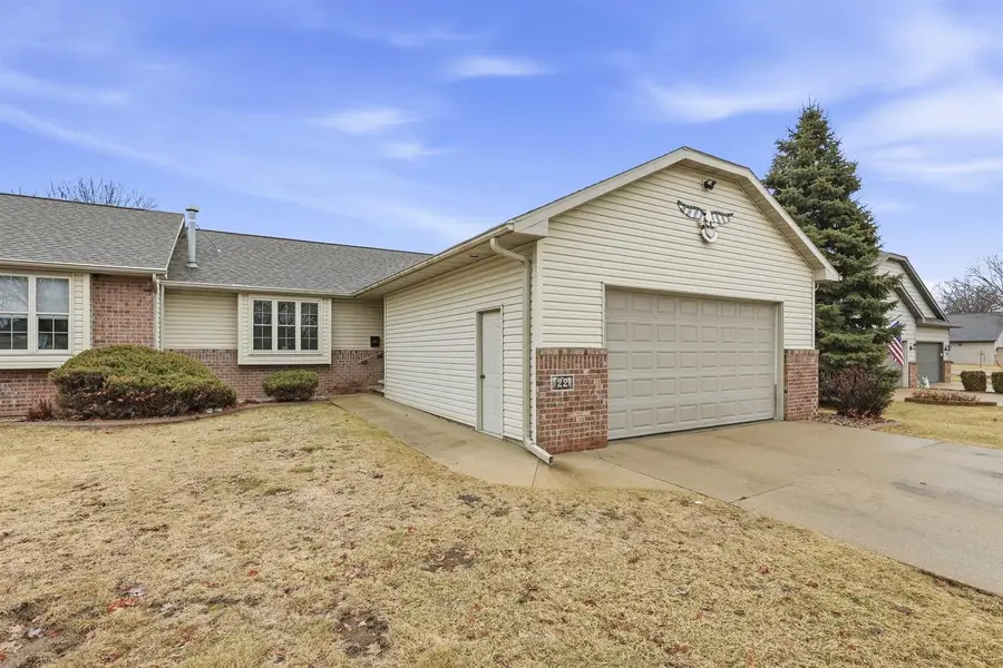 22 SPENCER VILLAGE COURT, Appleton, WI 54914 - #2