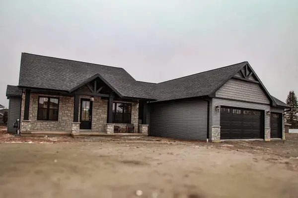 2126 SUMMER BREEZE COURT, Suamico, WI 54313