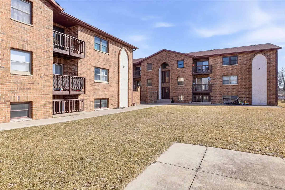 1161 GILLINGHAM ROAD  #B3, Neenah, WI 54952 - #1