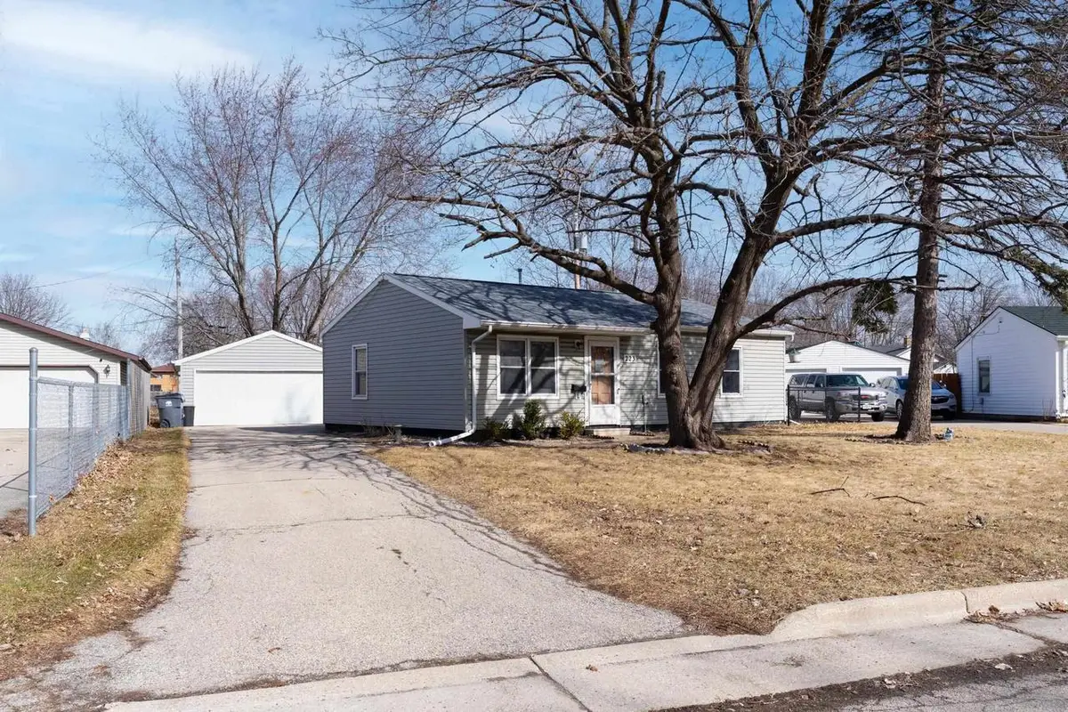 223 JANE COURT, Neenah, WI 54956 - #1