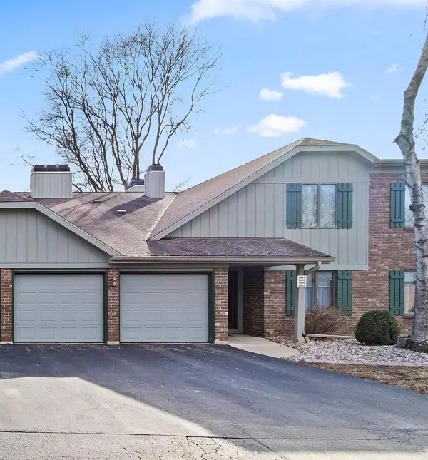 2964 MOSSY OAK CIRCLE, Green Bay, WI 54311