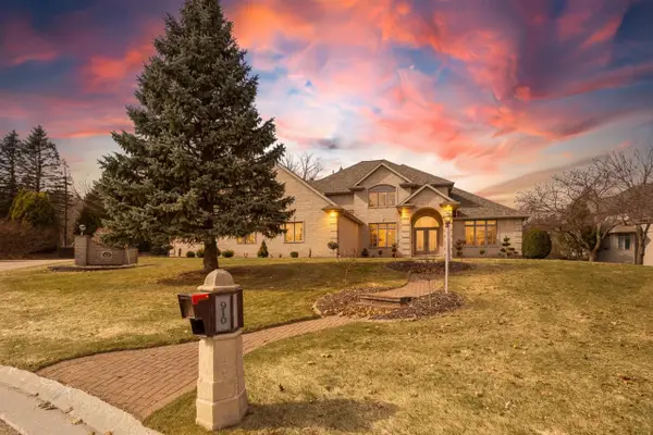 910 KINGS POINT COURT, Hobart, WI 54155