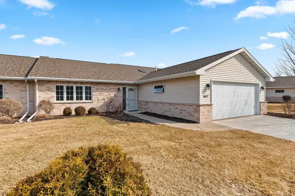 1617 TWIN LAKES CIRCLE, Green Bay, WI 54311