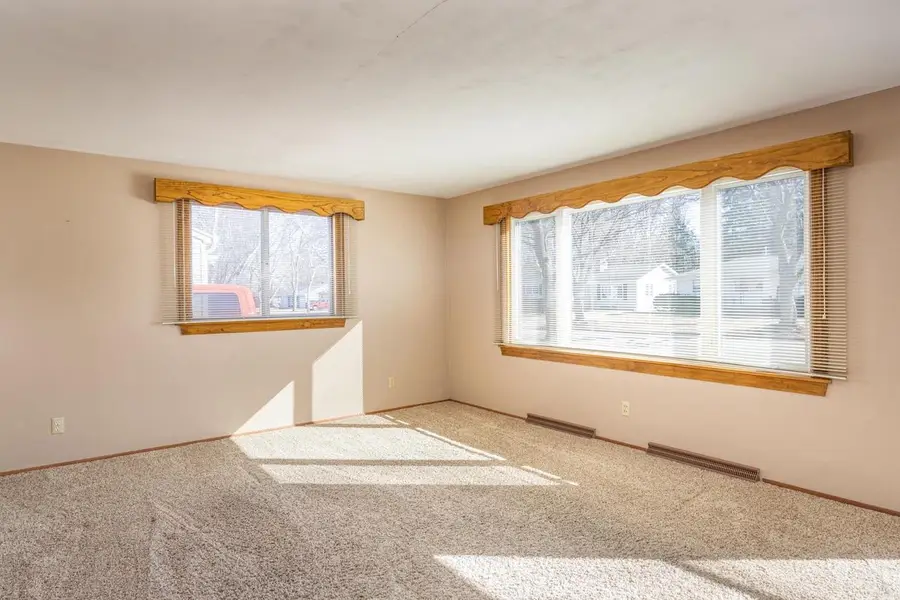 1631 S WALDEN AVENUE, Appleton, WI 54915 - #3