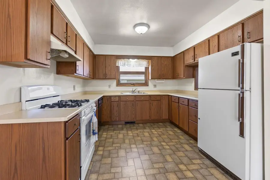 421 MANHATTAN STREET, Chilton, WI 53014 - #2