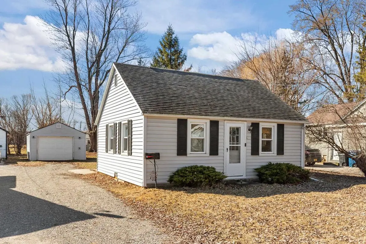 231 W SMITH AVENUE, Oshkosh, WI 54901 - #1