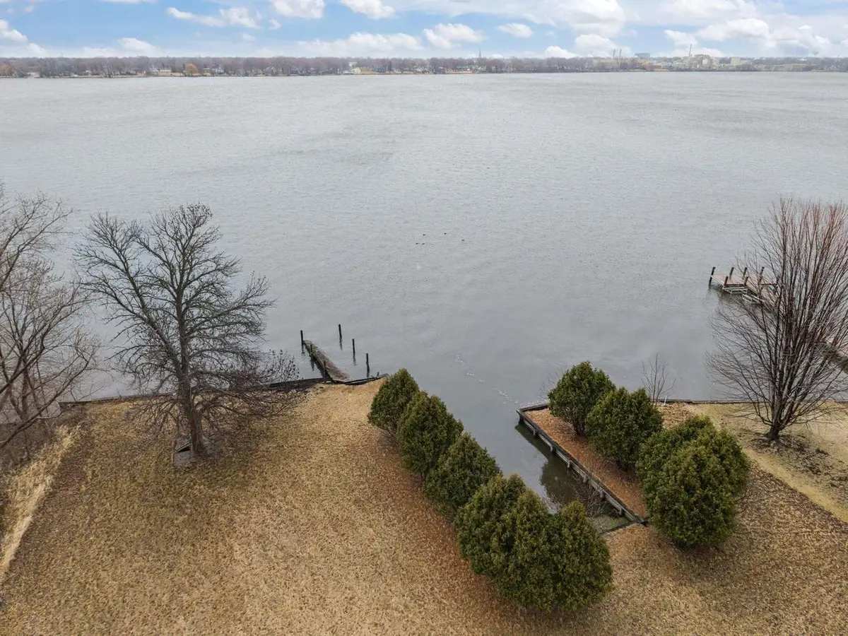 1299 N LAKE STREET, Neenah, WI 54956 - #1