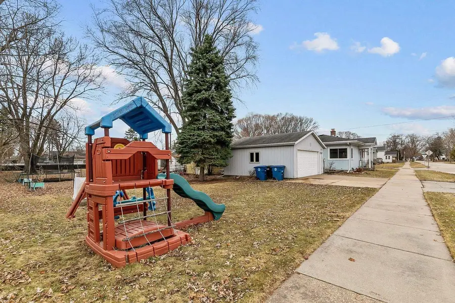 1044 GRAND STREET, Oshkosh, WI 54901 - #3