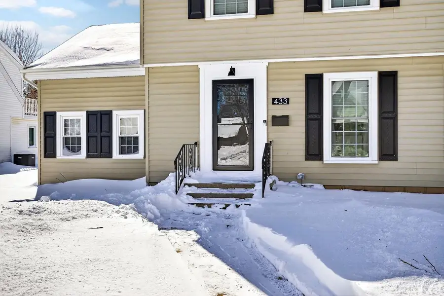 433 E PARKWAY BOULEVARD, Appleton, WI 54911 - #3