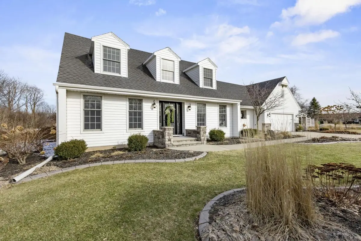 3075 RIDGEWAY DRIVE, Neenah, WI 54956 - #1