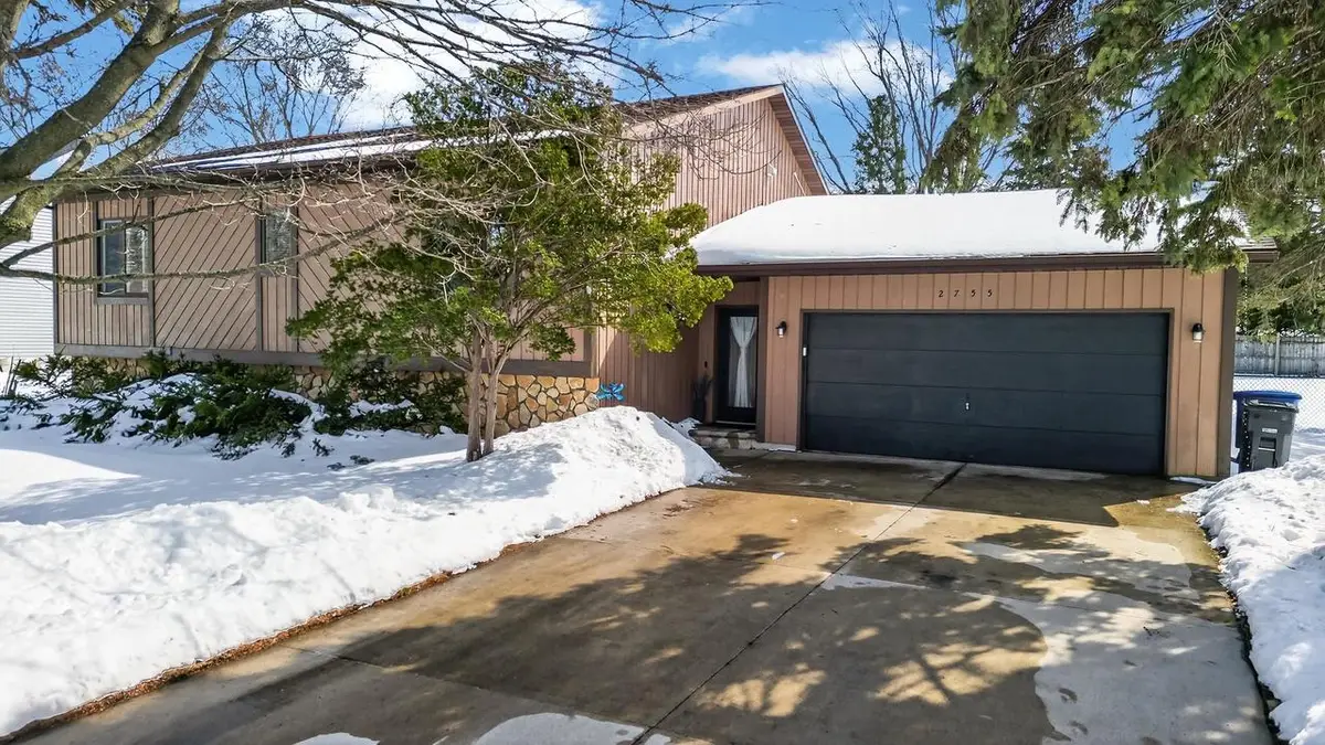 2755 MONTCLAIR PLACE, Oshkosh, WI 54904 - #1