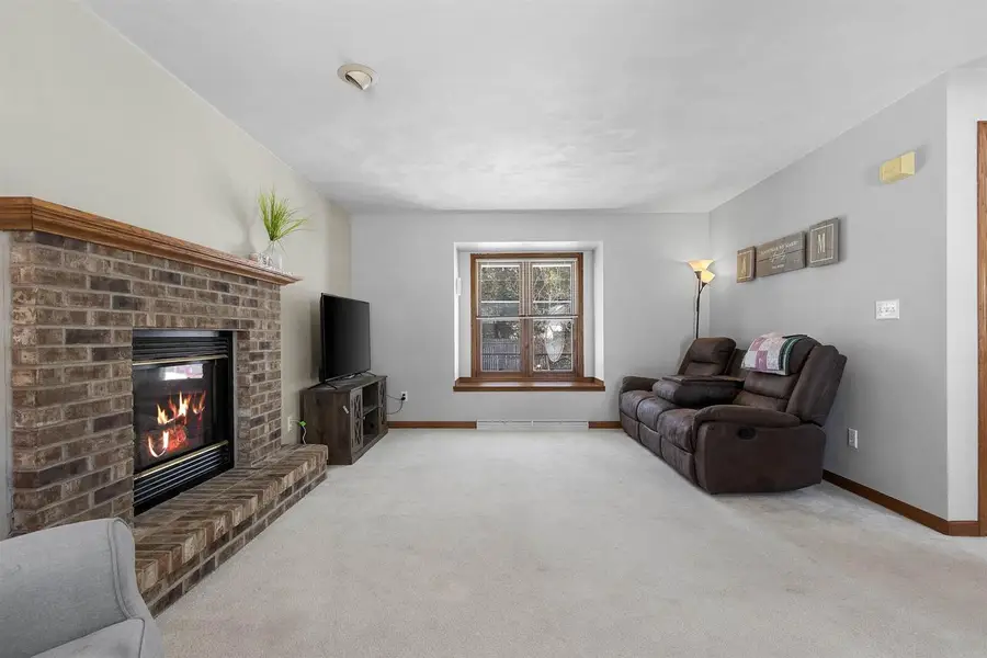 716 ELIZABETH COURT, Menasha, WI 54952 - #3