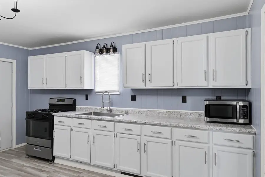 513 SCHOOL AVENUE, Oshkosh, WI 54901 - #2