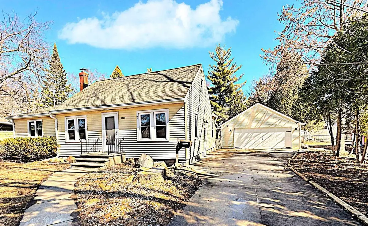 1702 S PERKINS STREET, Appleton, WI 54914 - #1