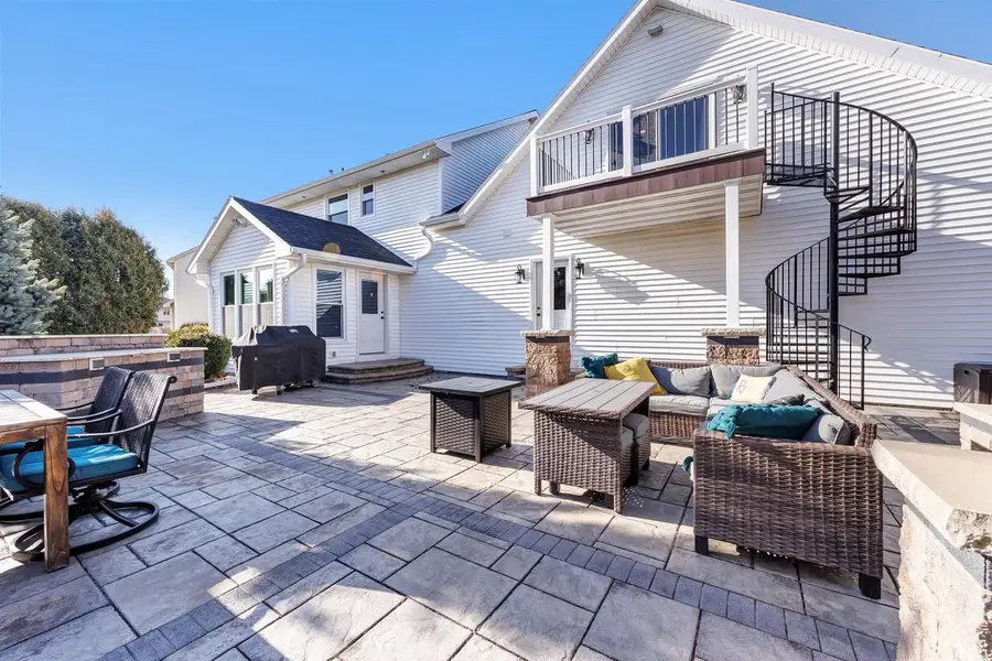 2011 WHISTLING SWAN CIRCLE, Ledgeview, WI 54151 - #2