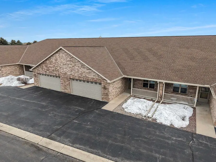 1242 POND VIEW CIRCLE  #18, De Pere, WI 54115 - #3