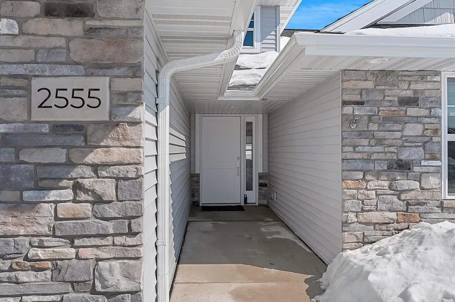 2555 WILLOW COURT, Green Bay, WI 54311 - #2