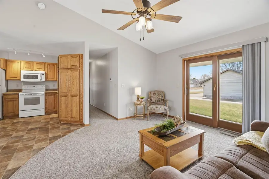 405 W HAWTHORNE DRIVE, Waupun, WI 53963 - #3