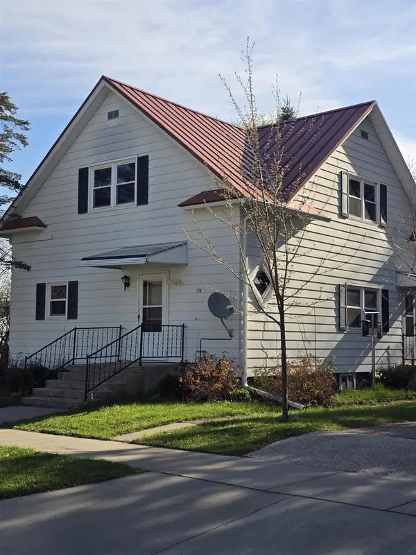 215 N OXFORD STREET, Wautoma, WI 54982