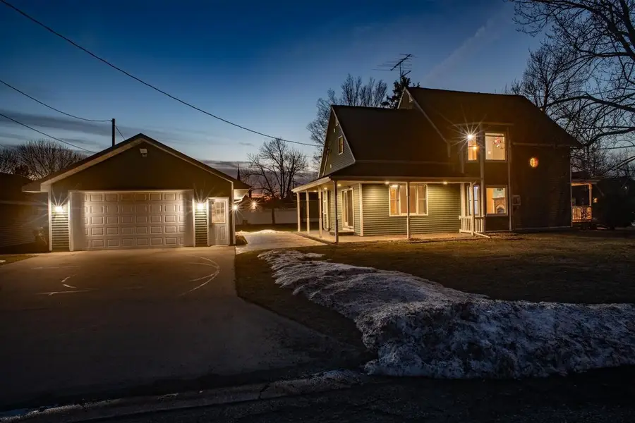 215 E ALFRED STREET, Weyauwega, WI 54983 - #2