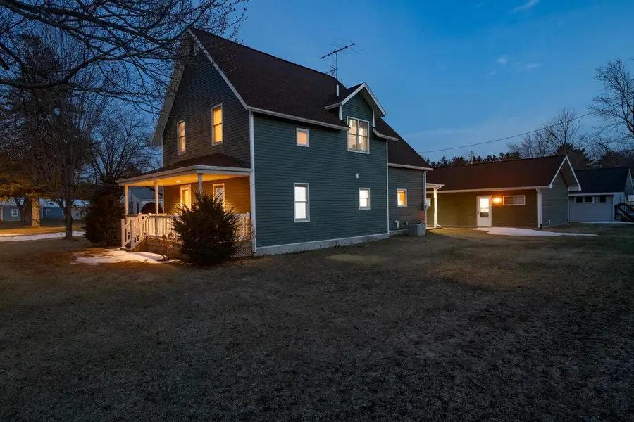 215 E ALFRED STREET, Weyauwega, WI 54983 - #3