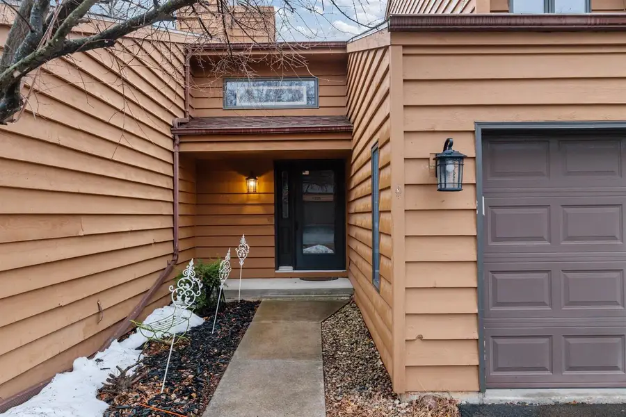 933 E WINDFIELD PLACE, Appleton, WI 54911 - #3