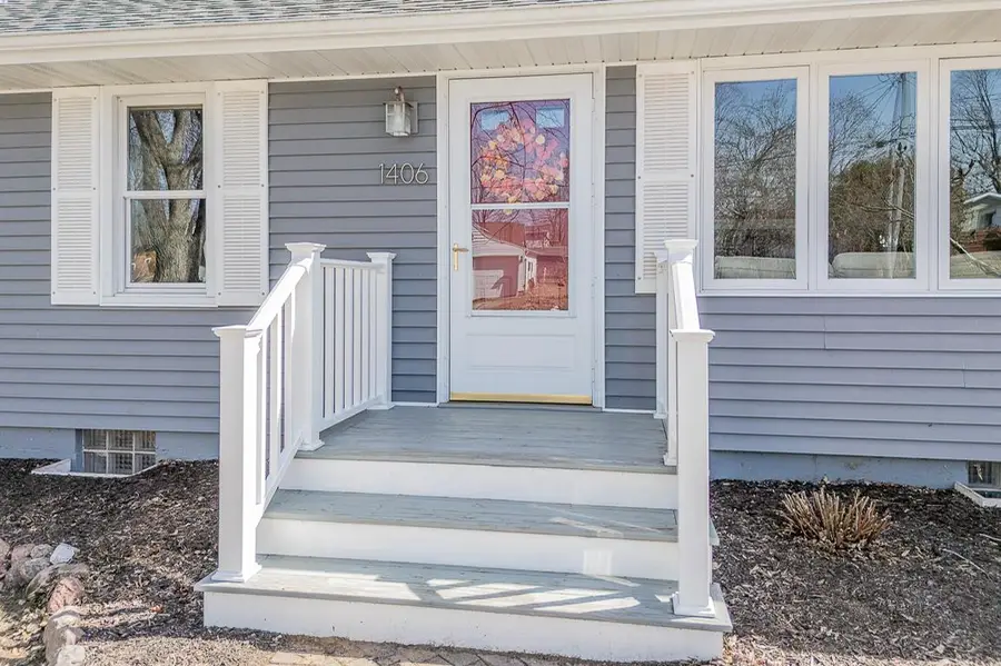 1406 LAWRENCE STREET, New London, WI 54961 - #2