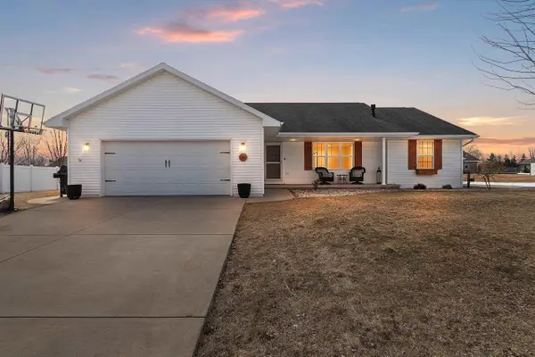 364 WOODEN SHOE CIRCLE, Kaukauna, WI 54130