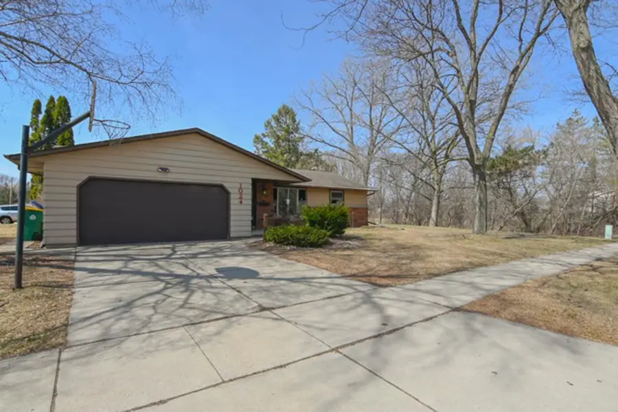 1024 EDGEWOOD DRIVE, Green Bay, WI 54311 - #2