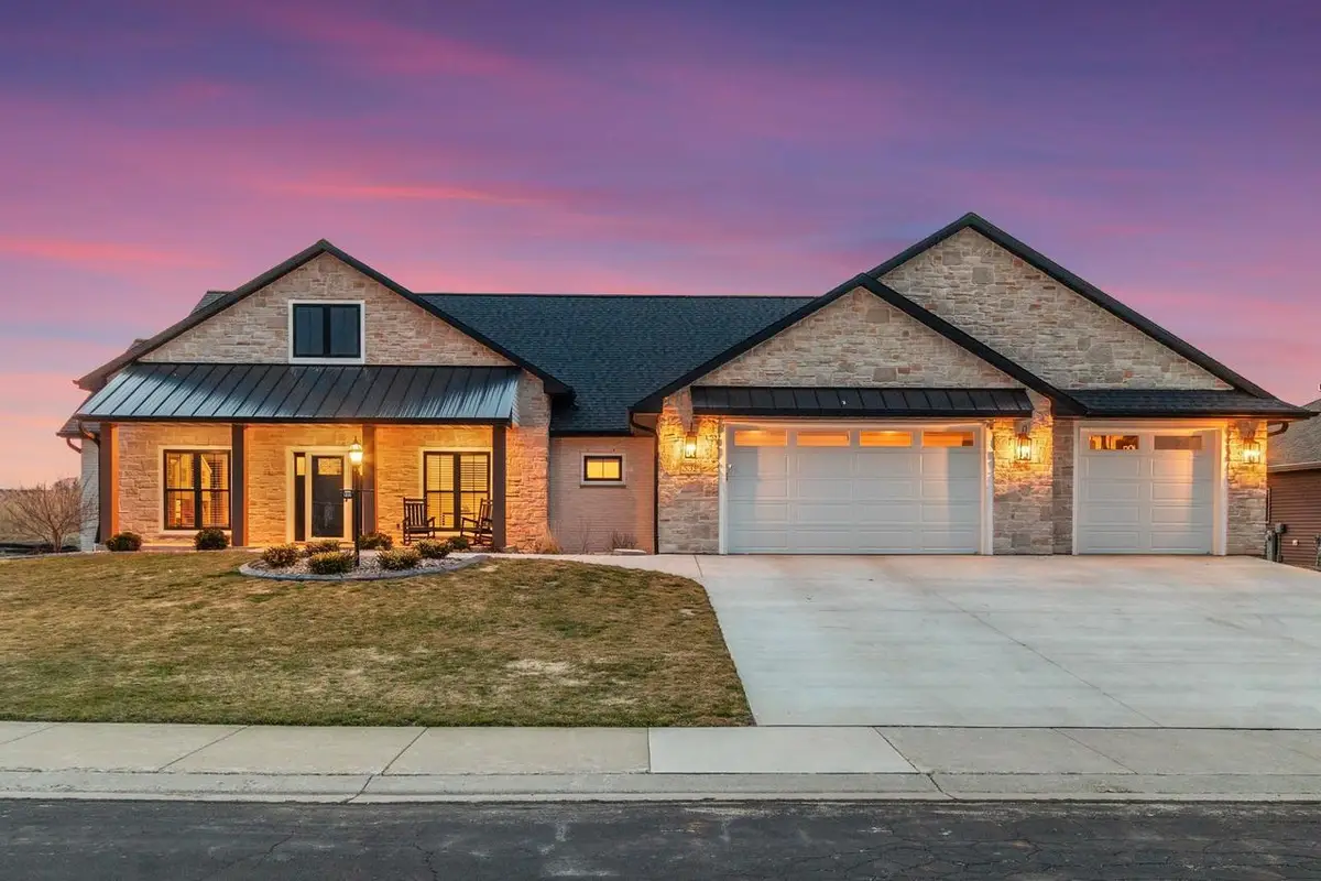 532 ROYAL ST PATS DRIVE, Wrightstown, WI 54180 - #1