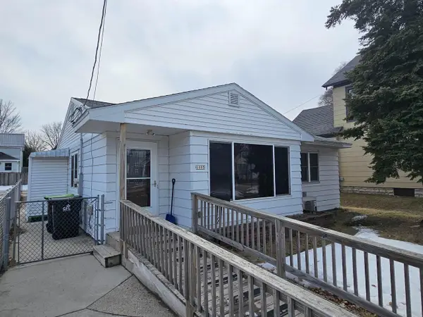 1005 8TH AVENUE, Menominee, MI 49858
