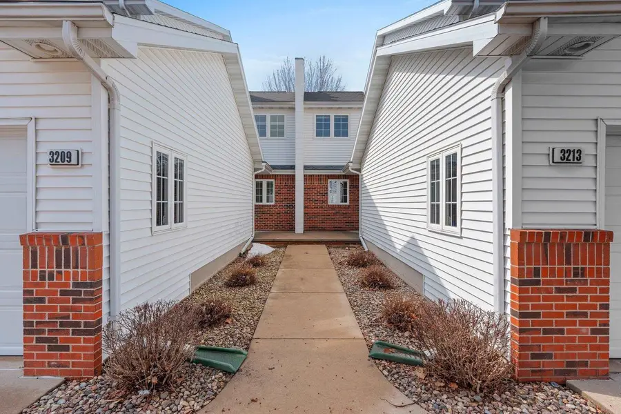 3213 N MISTWOOD LANE, Appleton, WI 54914 - #2