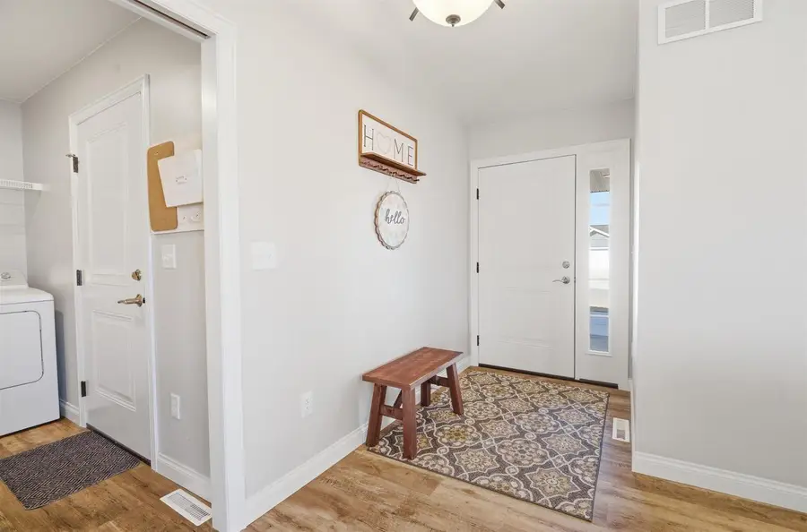 204 ZACHAREY COURT, New London, WI 54961 - #2