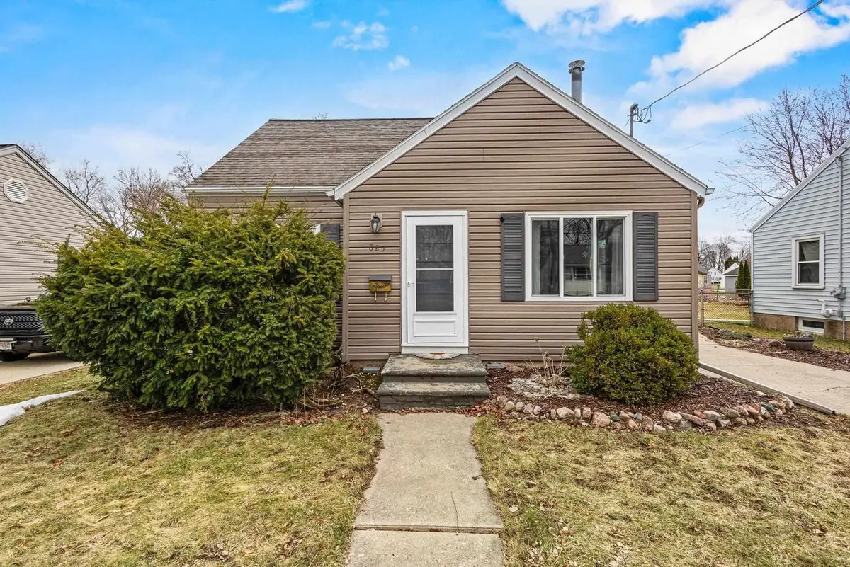 825 15TH AVENUE, Green Bay, WI 54304 - #1