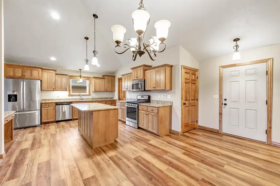 3825 SHORE CREST LANE, Green Bay, WI 54311 - #3